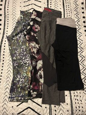 Lululemon lot of 4 pairs of crops size 6 (grey size 4 bigger fit) - Mixed Colors